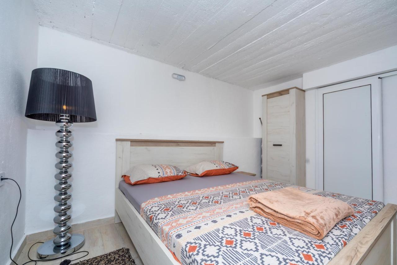 Apartman Sara บาร์ ภายนอก รูปภาพ