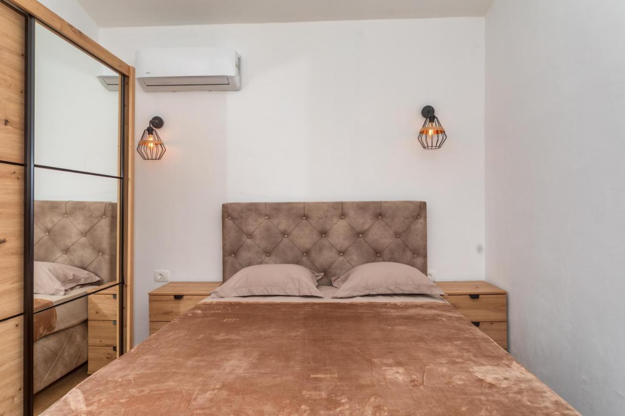 Apartman Sara บาร์ ภายนอก รูปภาพ