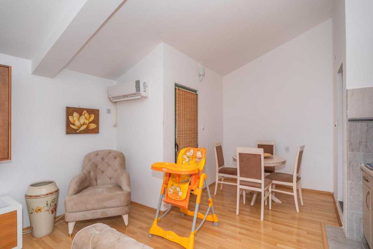 Apartman Sara บาร์ ภายนอก รูปภาพ